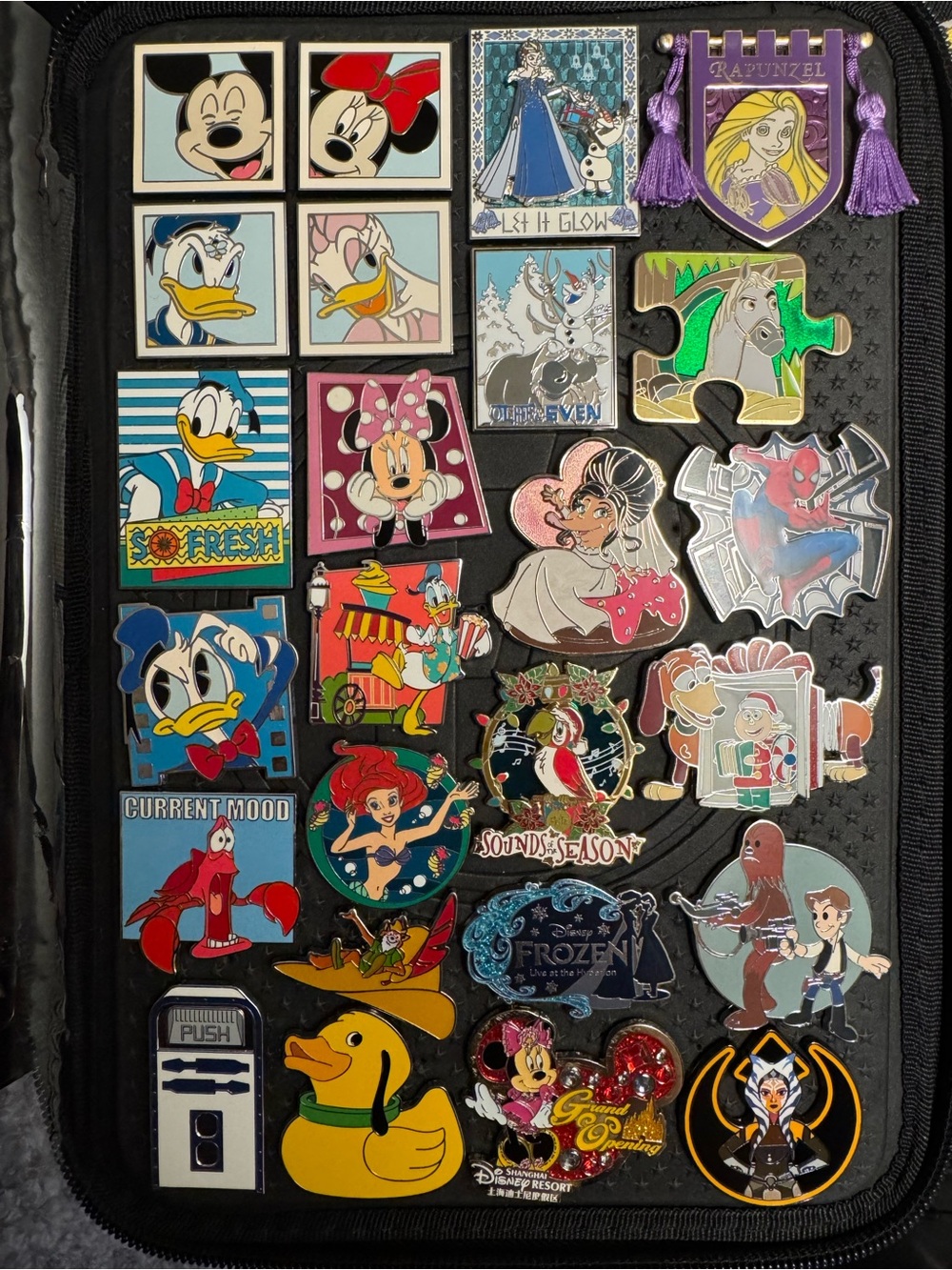 Disney Pin Collection - Picture 2 of 4